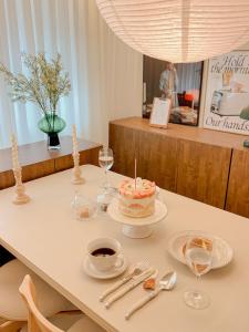 연남동,경의선숲길,홍대입구2번출구,올리브영,연세대,세브란스병원,2룸3베드,Ak홍대쇼핑,짐보관