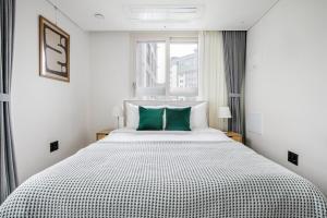 Blueground Sinseol city view nr Cheonggyecheon SEL-51