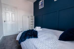 3BR Flat, Parking,WiFi, Near Metro Centre