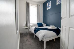 3BR Flat, Parking,WiFi, Near Metro Centre