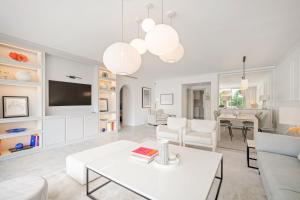 Prime Location, Priv Terrace, Steps from The Beach