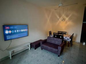Cozy 4BR Homestay with 2 Baths Taman Seraya