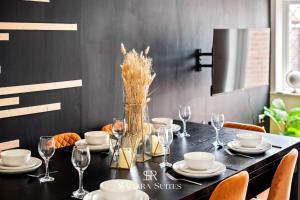 Spacious 6BR - Woodley Stay - Sleeps 13 - Near City Hub - Parking