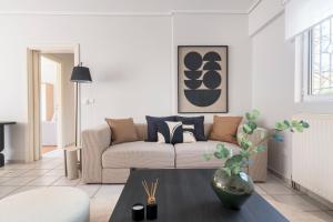 Family Escape in Chalandri by UPSTREET