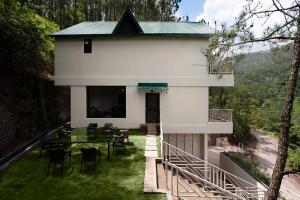 V are Family Spring Hills- 4BHK Fully Serviced Pet Friendly Villa with Scenic View & BBQ