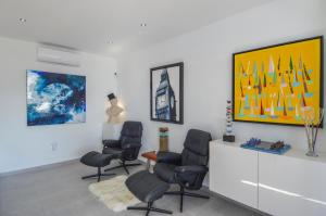 A Cliffside Ocean View Sanctuary for Couples