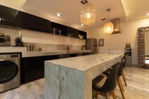 Stylish 3BR Retreat in Serene Luxury Setting