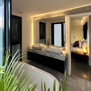 Stylish 3BR Retreat in Serene Luxury Setting