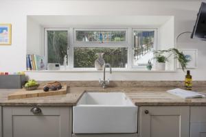 Trevethen Cottage - Free Parking and WiFi - Close to Beach - Pets Welcome