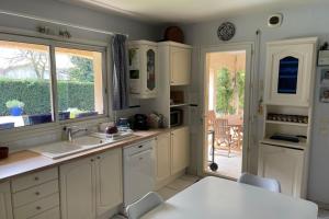 House with private pool near the sea