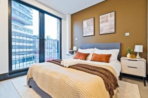 Luxury 2BR Retreat Tower of London Area Sleeps 6