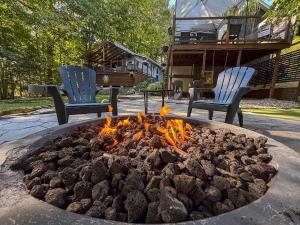 Blue Moon Winter Only Hot Tub, Fire & Ski