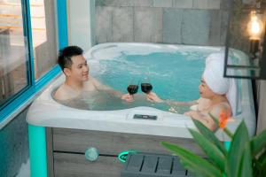 Pool, Jacuzzi & Sauna - Ha Long New Villa 3BRS Near Beach