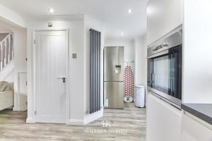 Cosy 3BR Home Newcastle Home City Centre - Parking