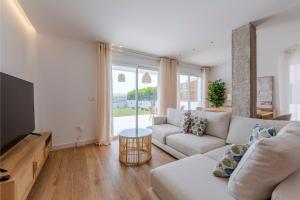 Casa Descubrimiento - Dúplex Moderno con Jardín a 5 minutos de la Playa de Vera