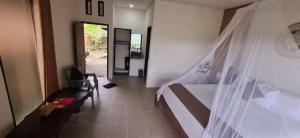 Kraras Munduk Guest House & DonBiyu Rendezvous Restaurant