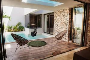 Huge 10BR Luxury Villa complex with Private Pool & Serene Setting