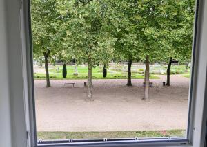 JOLI & MANSARDÉ - Le Jardin de lEvêché a votre Fenêtre