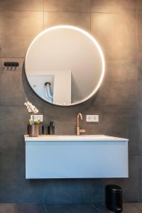 Newly Renovated XL home city center