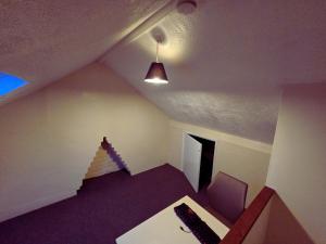 Modern Townhouse - Entire Home, Walk to Station Shops - Perfect for Groups