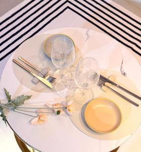 New, 7min to Sinnonhyeon St, to 7min Airport bus stop, Arena House with full options and 2 bedrooms located in Gangnam-gu