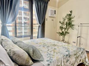 Levi & Moons Manila Bay