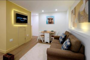 Modern Comforts – 4 Bedroom Home for Work & Play