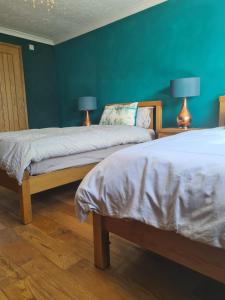 Large twin room at Fir Tree Lodge, Shirehampton