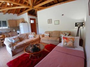 Annas Village House in Tsintzina