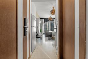 Waves - Vibrant Studio, Perfect For Couples