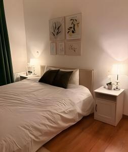 Cozy Private Room with Terrace & Workspace