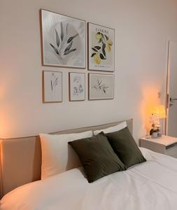 Cozy Private Room with Terrace & Workspace