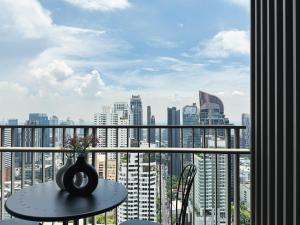 Near BTS - High Floor - Pool and Gym - Sontana