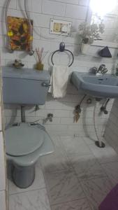 1BHK Central Shimla Boutique Attic Duplex home with valley view for family, Solo Traveler and apt for work from hills