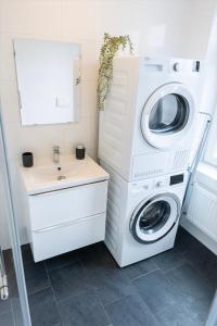 6p newly renovated home with unique roof-terrace