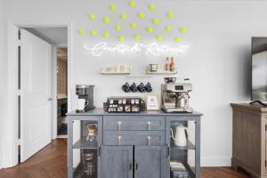 Beachfront condo with two balconies, pool and tennis - Ubytování bez kategorie ve městě Marco Island