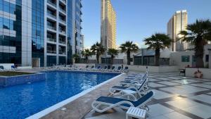 Modern 1BR Apt With Access to Jacuzzi, Sauna & Pool