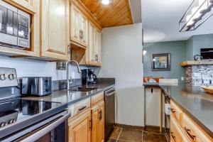 Seventh Mountain Resort Condo
