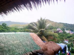 Hilltop seaview chalet, with AC, private bathroom, kitchen & balcony