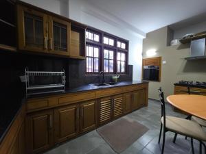 Vithum Villa - Fully Equipped Modern 3 Bed Home in Kandy