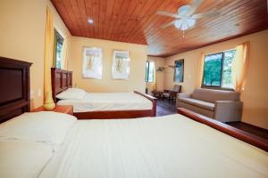Carmelita River Cabins