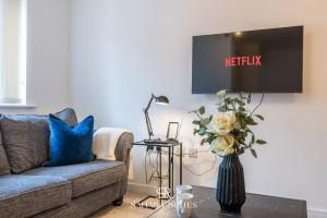 Stylish 3BED Glan Llyn Retreat - Close to Cardiff & Newport - Parking