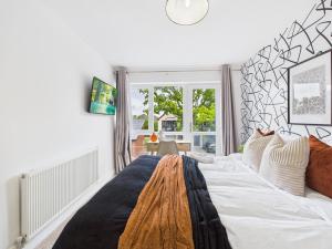 NEW No7 Saxon Way by Signature Stays