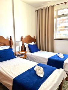 Quarto na Av Beira mar em Apto familiar