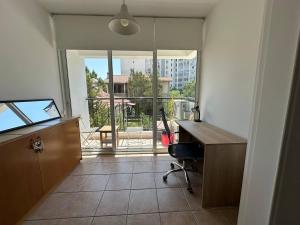 Spacious City Center - Suite 203