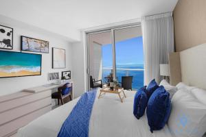 Hollywood Oceanfront Apt