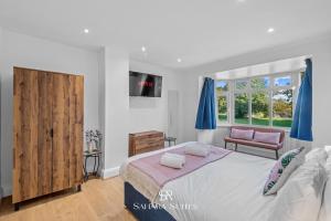 Luxury 6-BR Ensuite - Sleeps 12 - Reading Centre - Parking