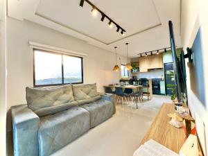 Apto a 350m PRAIA 3 Quartos Cozinha completa Churrasqueira Ar Condicionado Wi-Fi e vaga privativa de garagem Reserve agora mesmo