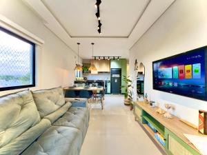 Apto a 350m PRAIA 3 Quartos Cozinha completa Churrasqueira Ar Condicionado Wi-Fi e vaga privativa de garagem Reserve agora mesmo