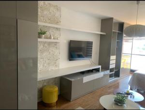 Studio moderno en equipetrol